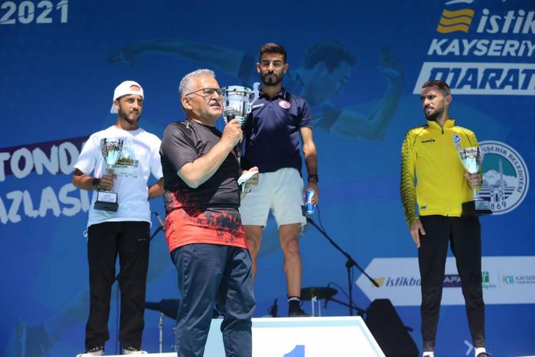 Kayseri Büyükşehir 'yarı maraton'la ilke imza attı