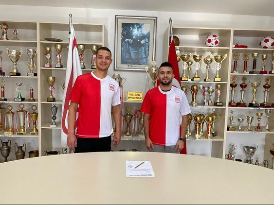 Ayvalıkgücü Belediyespor yeni transferlerine imza töreni düzenledi