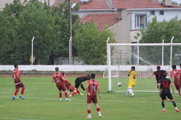 Bolvadin Belediyespor'un İscehisarı maçında Musa Demir'in attığı gol